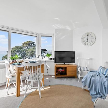 Wellswood Apartment - Sunny Apartment With Stunning Sea Views And Private Balcony Torquay Bagian luar foto