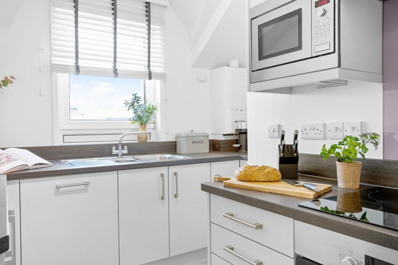 Wellswood Apartment - Sunny Apartment With Stunning Sea Views And Private Balcony Torquay Bagian luar foto